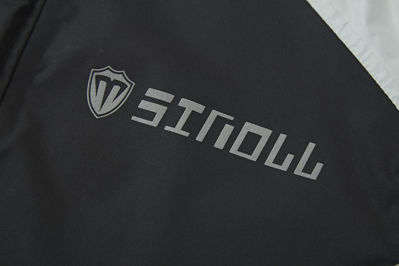 Reflective MOTOSINOLL shield logo print on chest — macro