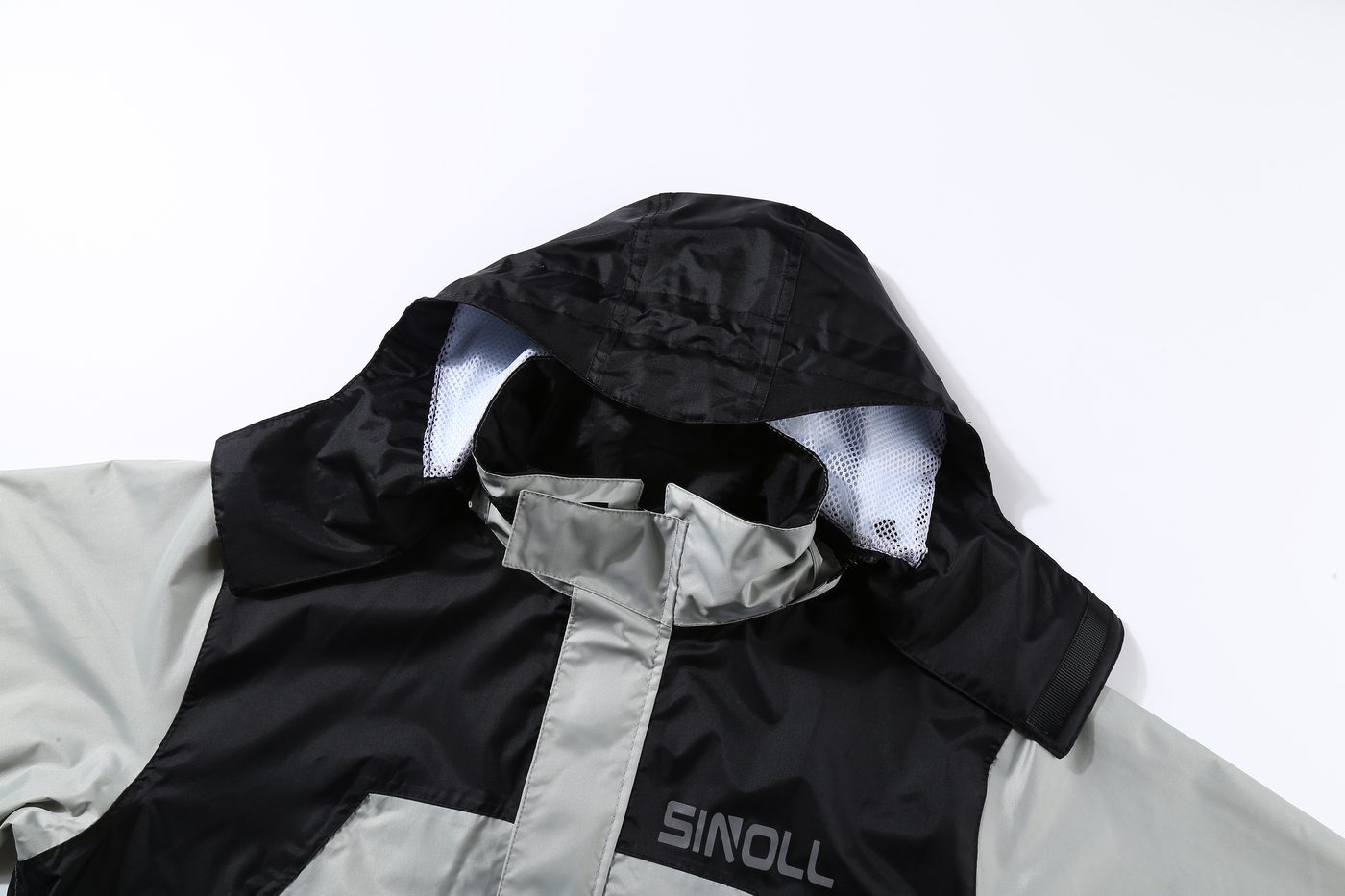 Hood, mesh lining, chin-guard collar and MOTOSINOLL chest print on the grey colorway