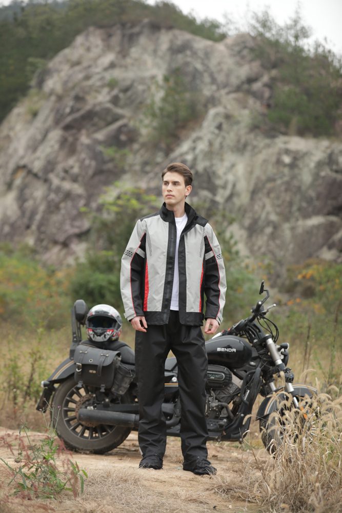 Rider wearing the SN-117 Grey-Black jacket on a cruiser